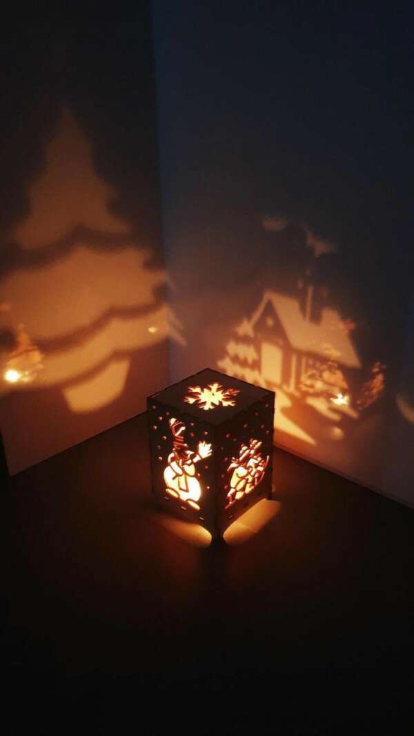 ไฟโคมไม้แกะสลัก ลายดอกไม้ ทรงเหลี่ยม