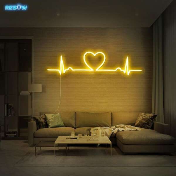 ไฟนีออนติดผนัง สัญลักษณ์หัวใจ สีเหลือง