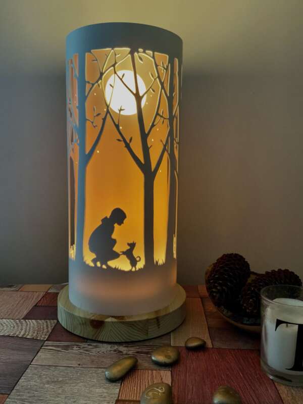 ไฟตั้งโต๊ะทรงกระบอก ภาพเงาต้นไม้